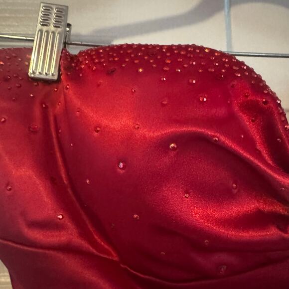 Xscape Red Satin Embellished Mermaid Evening Gown Size 10 Hoco Homecoming Prom - Picture 5 of 15